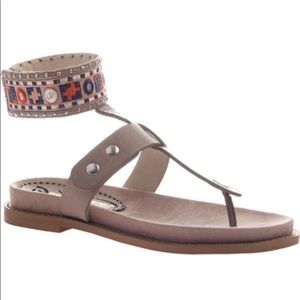 Poetic license biege ankle strap sandals 6.5